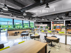 Od ranní kávy po nový kabát. V NC Královo Pole zvládnete víc, než čekáte