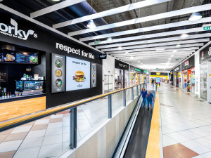 Od ranní kávy po nový kabát. V NC Královo Pole zvládnete víc, než čekáte