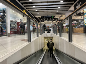 Od ranní kávy po nový kabát. V NC Královo Pole zvládnete víc, než čekáte