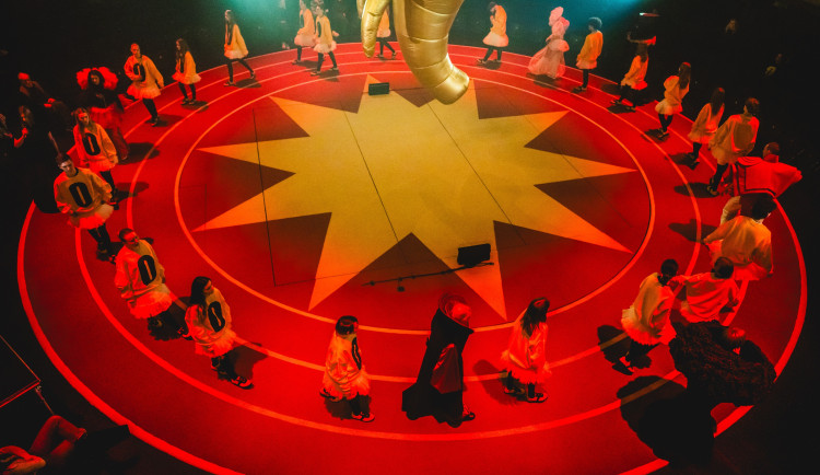 Nová Spirála představila inscenaci Tauše a Holého Human Zoo – Gospelová anarchie