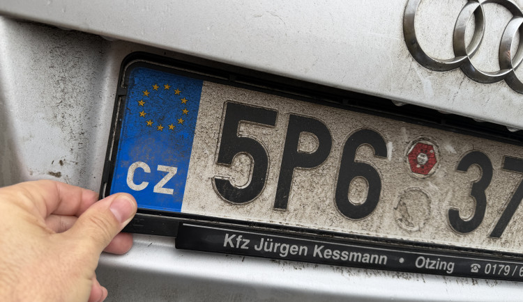 Bič na neplatiče pokut funguje. Policie zabavuje registrační značky přímo na silnici