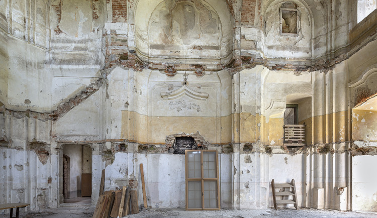 Zdevastovaná barokní kaple ožívá, památkáři tam chtějí spojit historii s modením uměním