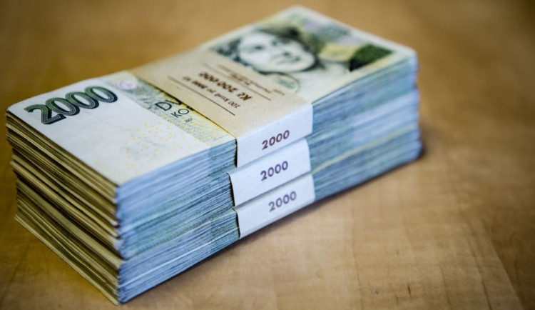 Kyberšmejdi stále útočí, falešní policisté a bankéři obrali důvěřivé ženy o statisíce