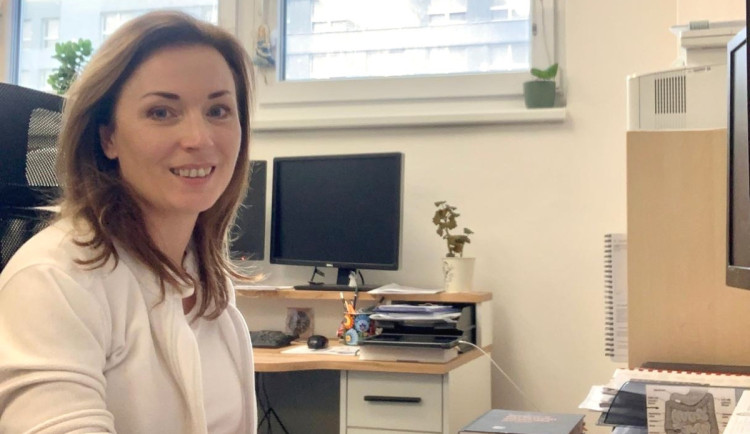 Léky si někdy navzájem nesednou. V Jihlavě je teď hlídá nové oddělení