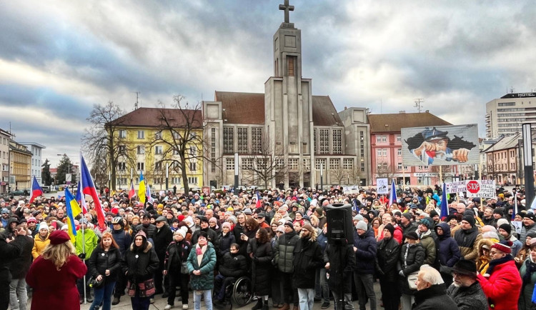 FOTO: V Hradci se už podruhé sešly stovky lidí na podporu prezidenta