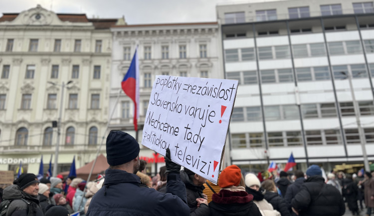 FOTO: Svoboďák praská ve švech. V Brně přišly prezidenta podpořit tisíce lidí