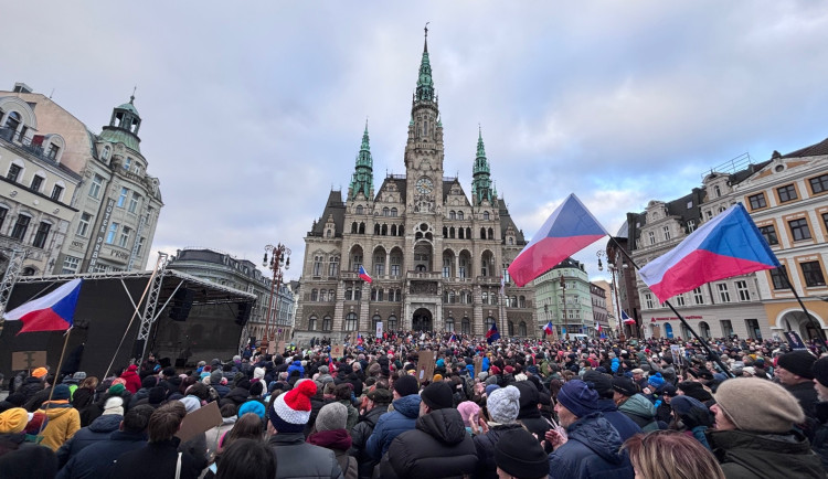 Podpořit prezidenta a demokracii přišlo v Liberci na dva tisíce lidí
