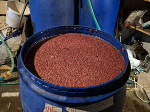 FOTO: Muž z Kyjovska pálil alkohol načerno. Hrozí mu až desetimilionová pokuta