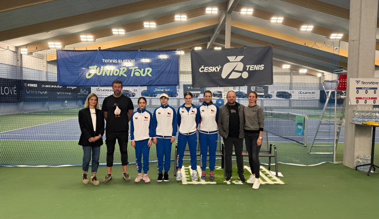 Hradec Králové hostí juniorské špičky v tenisu, český tým bojuje o medaile