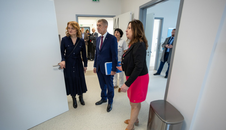 FOTOGALERIE: Nová onkologie FN Olomouc brzy otevře. Navštívil ji i premiér Babiš