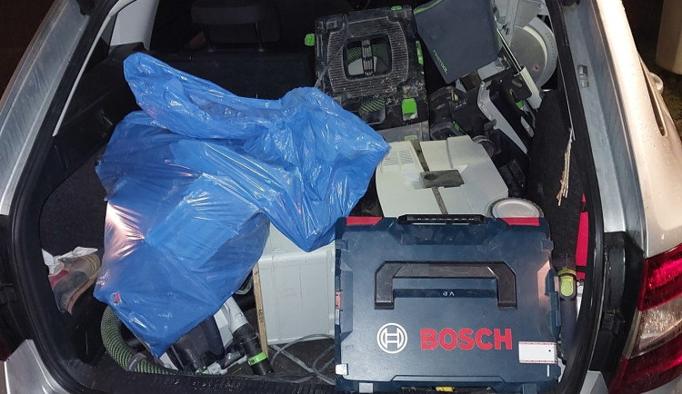 Vloupal se do restaurace na D1 a odjel s nářadím. Daleko se nedostal