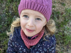 Anežka ze Cvikova bojuje se vzácným typem rakoviny, rodina žádá o pomoc s financováním nákladné léčby