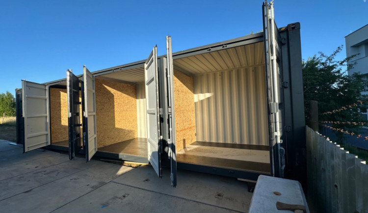 Kam s věcmi? Brňané objevují chytré skladovací kontejnery