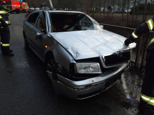 FOTO: Chlapík u Blanska skončil s oktávkou v řece. Na záchranu čekal na střeše