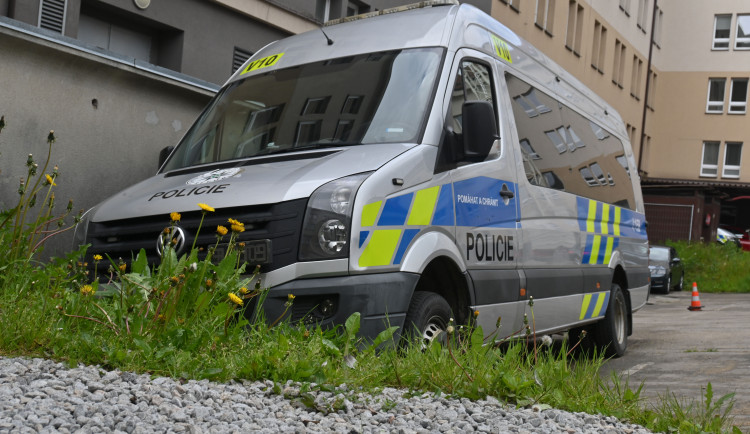 Tragická nehoda v Třebíči: Auto srazilo chodkyni, která podlehla zraněním