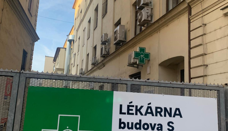 Léky večer i o víkendu. Svatoanenská nemocnice má lékárenskou pohotovost