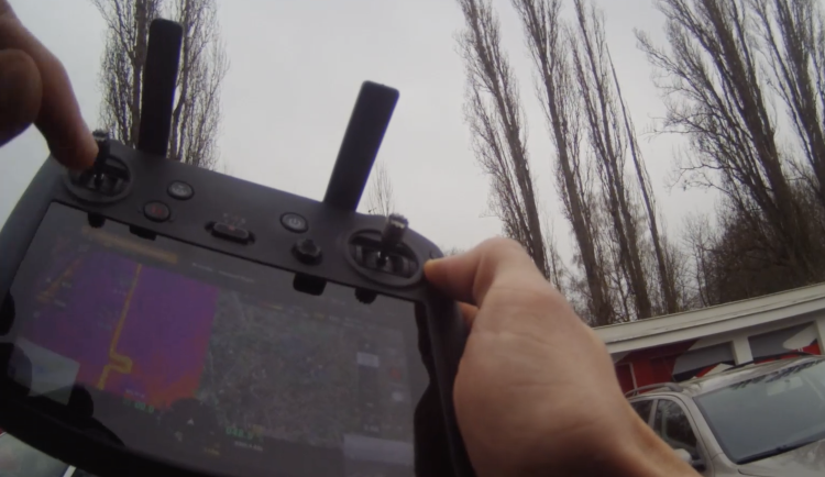 Ležel podchlazený v hustém porostu. Seniora Malešickém lese vypátral dron