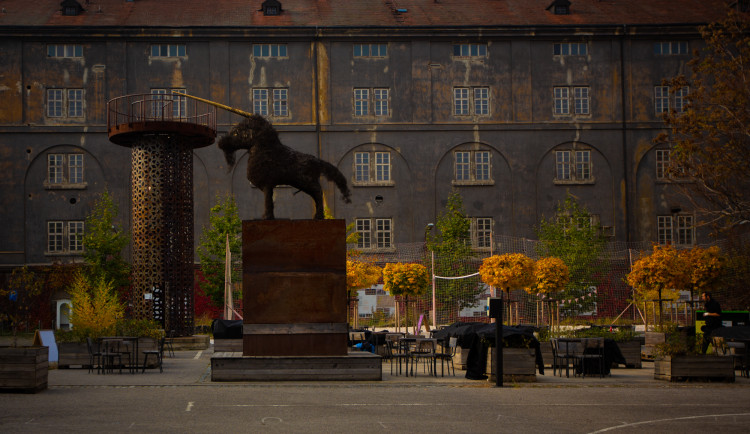 Kasárna Karlín zatím kompletně neotevře, soud totiž potvrdil dosavadní postup úřadů