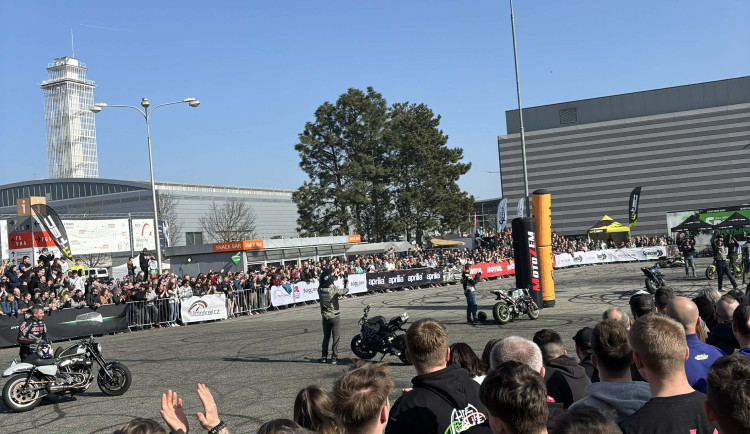 Jihomoravskou metropoli ovládly motorky. Na Motosalon dorazily desetitisíce nadšenců