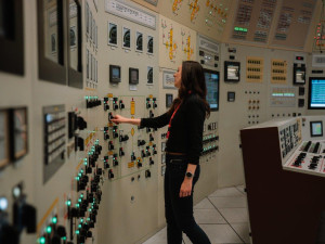 FOTO: V Dukovanech nastoupila nová generace. Na řízení každého bloku se podílí žena