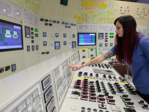 FOTO: V Dukovanech nastoupila nová generace. Na řízení každého bloku se podílí žena