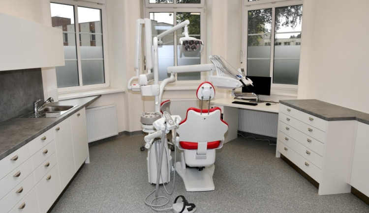 Kraj rozdá miliony na zubařská křesla, chce přilákat nové lékaře i pacienty