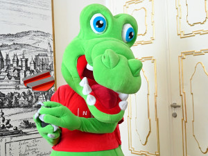 Putovní trofej má prvního majitele. Zbrojovka ji převzala na radnici