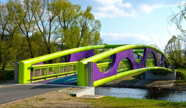 Oprava zvedací lávky přes Ohři u meandru v Karlových Varech omezí pěší i cyklisty