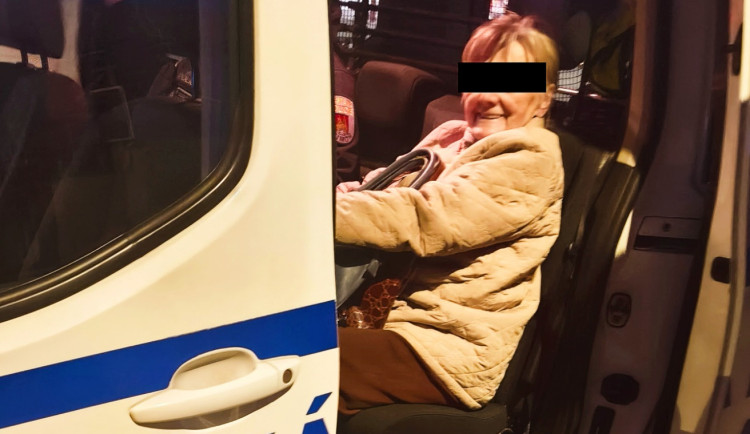 Bleskový zásah mimoňských strážníků. Hledali 86letou ženu s Alzheimerem