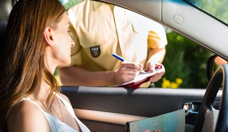 Jihomoravští policisté si posvítili na nepozorné řidiče. Udělili stovky pokut za jediný den