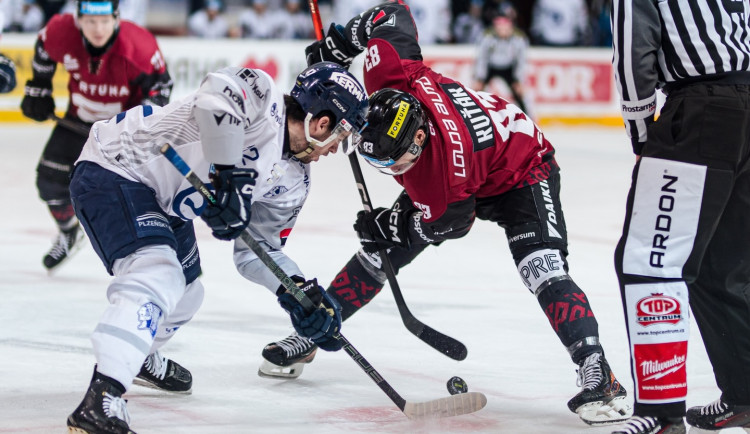 Hokejisté Plzně na Spartě prohráli 2:4. Rozhodne sedmý zápas