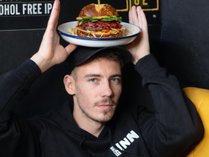 Z temna zpátky na vrchol. Burger Inn v Brně píše nový příběh a míří dál