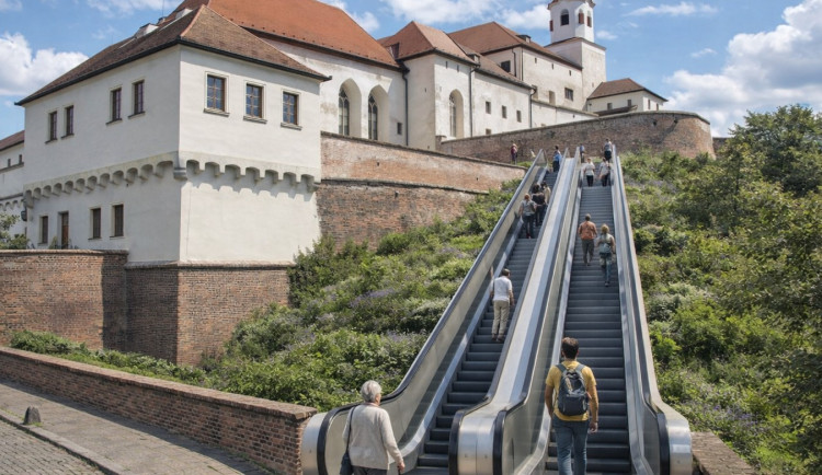 Říční tramvaj i eskalátory na Špilberk. Jih Moravy ovládly aprílové žerty