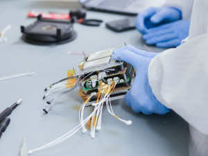 Studenti z Brna sami navrhli a sestrojili družici, která v létě poletí do vesmíru