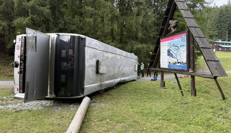 Za loňskou havárii autobusu ve Starých Hamrech padla obvinění