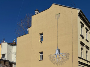Pouliční umělec zkrášlil centrum Brna, jeho mural připomíná Velkou synagogu