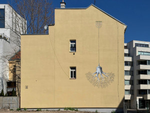 Pouliční umělec zkrášlil centrum Brna, jeho mural připomíná Velkou synagogu
