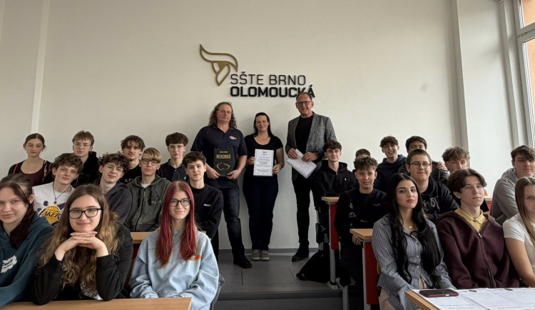 Studenti z Brna se zapsali do knihy rekordů. Nasbírali tisíce definic slova učitel