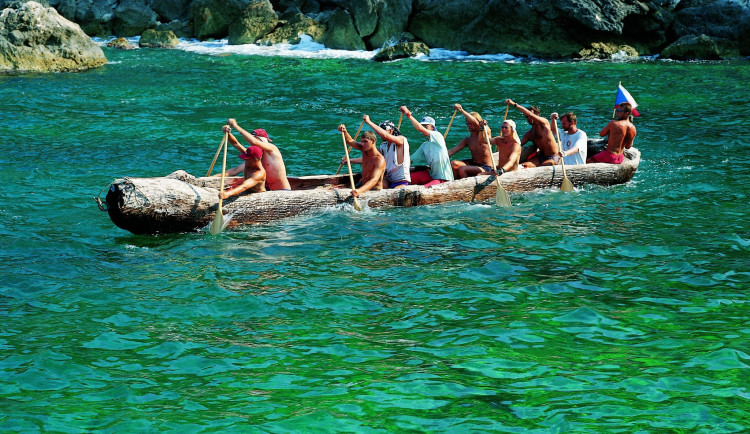 Královéhradečtí archeologové vyrazí ve vydlabaném člunu na Egejské moře