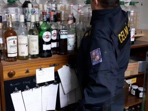 Znojemské bary podle celníků nabízely pochybný alkohol. Běžná praxe, míní majitel