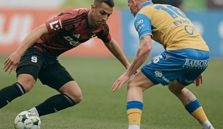 Fotbalisté Sparty zvítězili v Teplicích 1:0, jediný gól vstřelil Haraslín