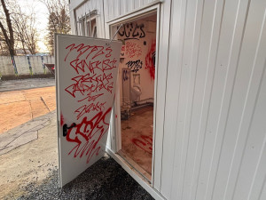 Fanoušci brněnské Zbrojovky posprejovali záchody Opavy. Škodu za 300 tisíc řeší policie