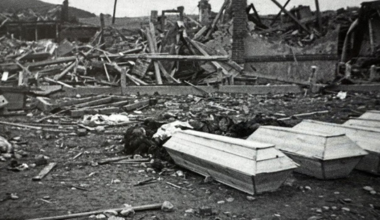 Při náletu britských bombardérů zahynulo v Plzni na konci války nejméně 850 lidí