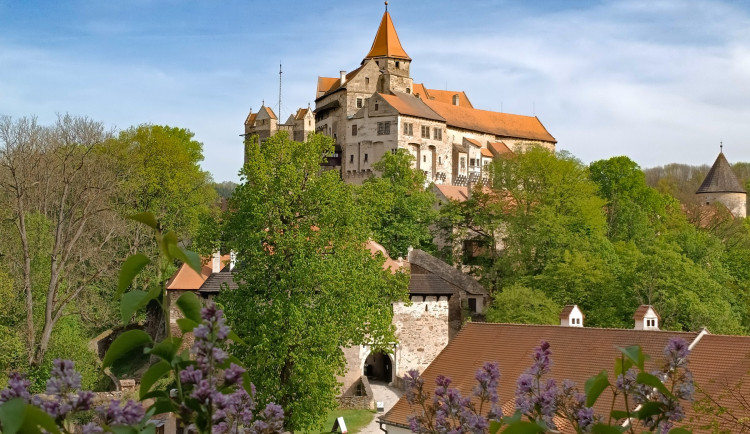 Psal se rok 2005. Vyhořel hrad Pernštejn, škoda se vyšplhala skoro na 50 milionů