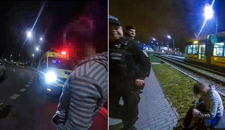 Silně rozrušený muž se pohyboval v kolejišti tramvajového mostu vysoko nad zemí