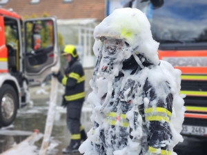 FOTO: Proč hořel sklad v Brně-Přízřenicích? Závada na osvětlení, míní hasiči