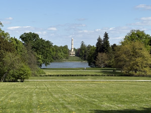 FOTO: Rozkvetlé zahrady i prosluněná kolonáda. Lidé si užívají jaro v Lednici