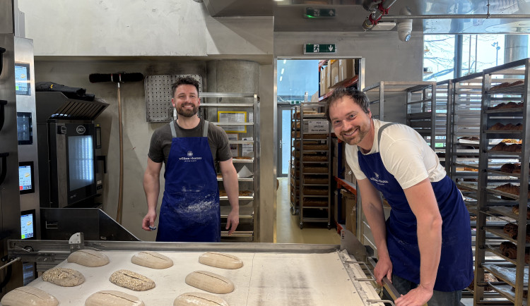 Vilém a Tomáš pekli první bagety v garáži. Teď jejich pečivo milují Brňané i Pražané