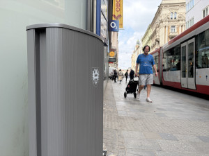 ANKETA: V centru Brna jsou po dvaceti letech nové koše. Pojmou dvakrát více odpadu