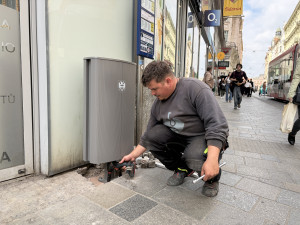 ANKETA: V centru Brna jsou po dvaceti letech nové koše. Pojmou dvakrát více odpadu